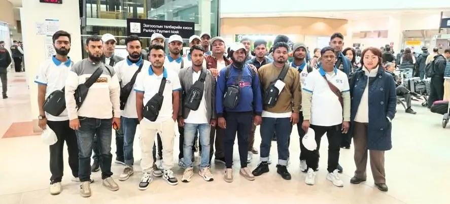 Large group of workers at the terminal